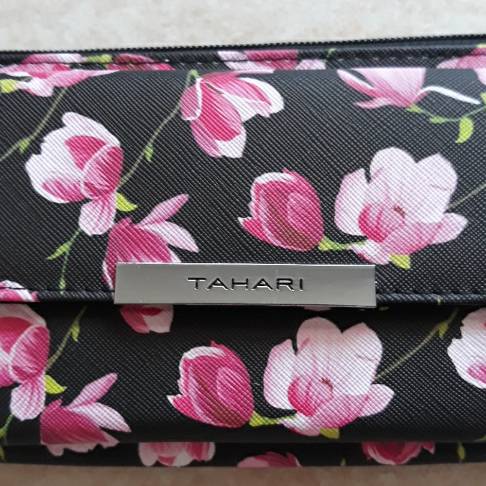 3x*Host Pick*Tahari RFID pretty wristlet - Picture 5 of 16